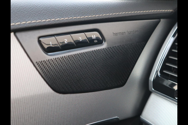 Volvo XC90 2.0 T8 Twin Engine AWD Inscription Automaat / 7 Persoons / Panoramadak / Harman Kardon / Comfortstoelen / Trekhaak / 20 Inch / Stoelverwarming / Achteruitrijcamera / LED / Elektrisch Verstelbare Stoelen