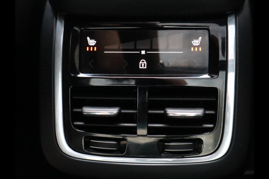 Volvo XC90 2.0 T8 Twin Engine AWD Inscription Automaat / 7 Persoons / Panoramadak / Harman Kardon / Comfortstoelen / Trekhaak / 20 Inch / Stoelverwarming / Achteruitrijcamera / LED / Elektrisch Verstelbare Stoelen