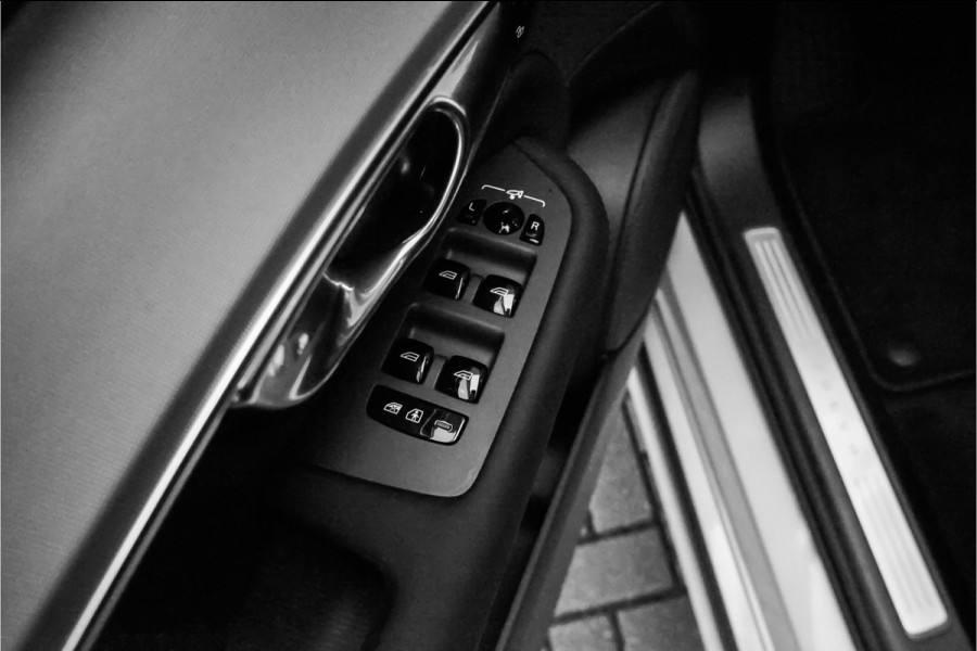 Volvo XC90 2.0 T8 Recharge AWD 7-Pers Facelift 360° Luchtvering Matrix Keyless