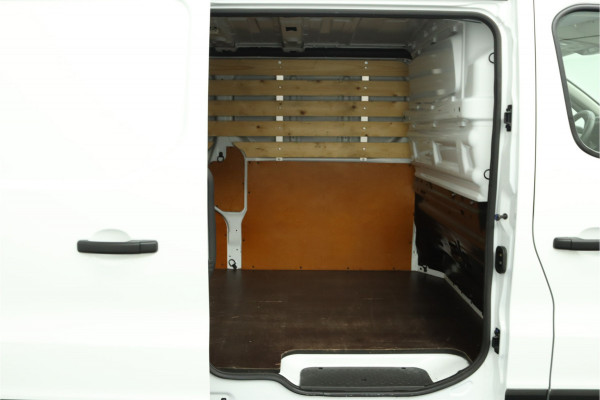 Renault Trafic 2.0 dCi 130 T30 L2H1 Luxe Excl. BTW Airco - Cruise Control - Bluetooth - Trekhaak - Parkeersensor Achter - Zijschuifdeur Rechts - 12 Maanden BOVAG Garantie
