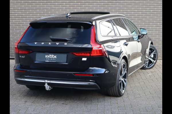 Volvo V60 2.0 T8 Plug-in hybrid AWD Ultimate Bright Automaat / Navigatiesysteem / Panoramadak / Trekhaak / Head-Up Display / Leder / Harman Kardon / Stoelverwarming / Achteruitrijcamera / Extra Getint Glas