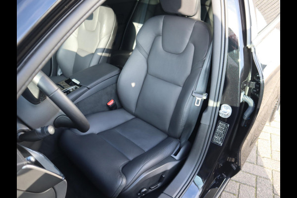 Volvo V60 2.0 T8 Plug-in hybrid AWD Ultimate Bright Automaat / Navigatiesysteem / Panoramadak / Trekhaak / Head-Up Display / Leder / Harman Kardon / Stoelverwarming / Achteruitrijcamera / Extra Getint Glas