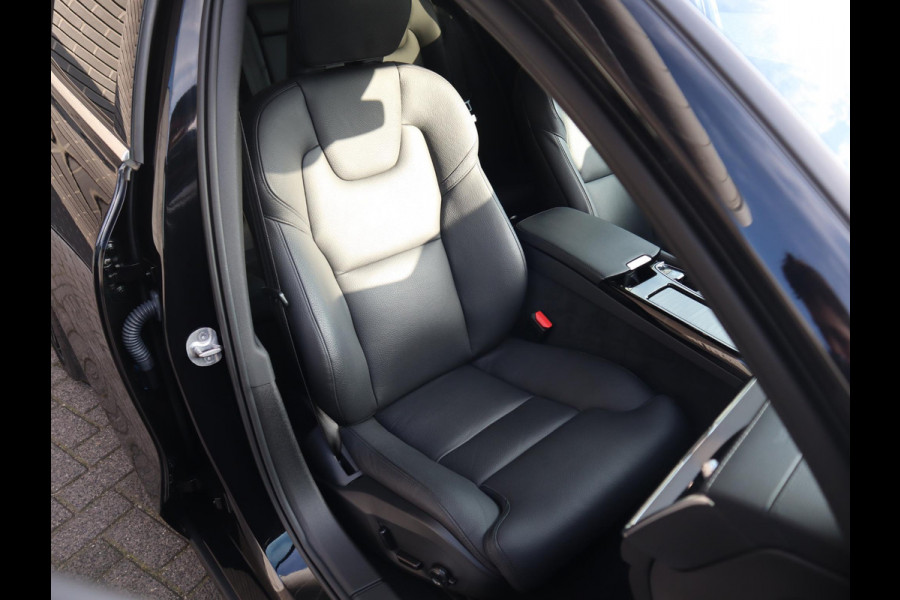 Volvo V60 2.0 T8 Plug-in hybrid AWD Ultimate Bright Automaat / Navigatiesysteem / Panoramadak / Trekhaak / Head-Up Display / Leder / Harman Kardon / Stoelverwarming / Achteruitrijcamera / Extra Getint Glas