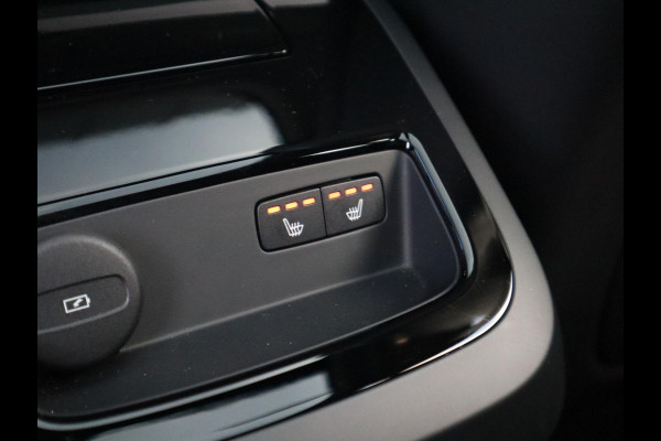 Volvo V60 2.0 T8 Plug-in hybrid AWD Ultimate Bright Automaat / Navigatiesysteem / Panoramadak / Trekhaak / Head-Up Display / Leder / Harman Kardon / Stoelverwarming / Achteruitrijcamera / Extra Getint Glas