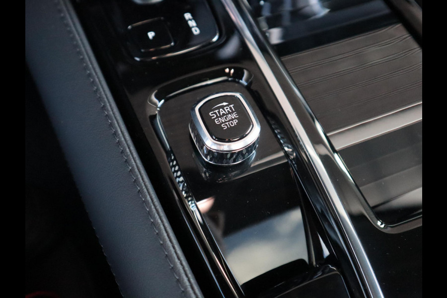 Volvo V60 2.0 T8 Plug-in hybrid AWD Ultimate Bright Automaat / Navigatiesysteem / Panoramadak / Trekhaak / Head-Up Display / Leder / Harman Kardon / Stoelverwarming / Achteruitrijcamera / Extra Getint Glas