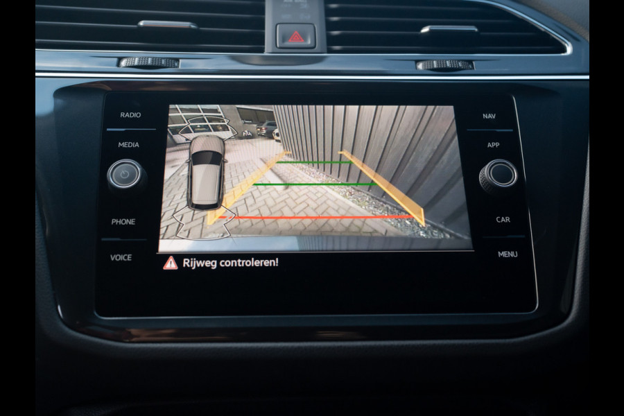 Volkswagen Tiguan 1.5 TSI R-Line Business+ | Side Assist | Keyless | 20'' | Camera | Elk. A-klep | IQ Light | Prijs Rijklaar!!