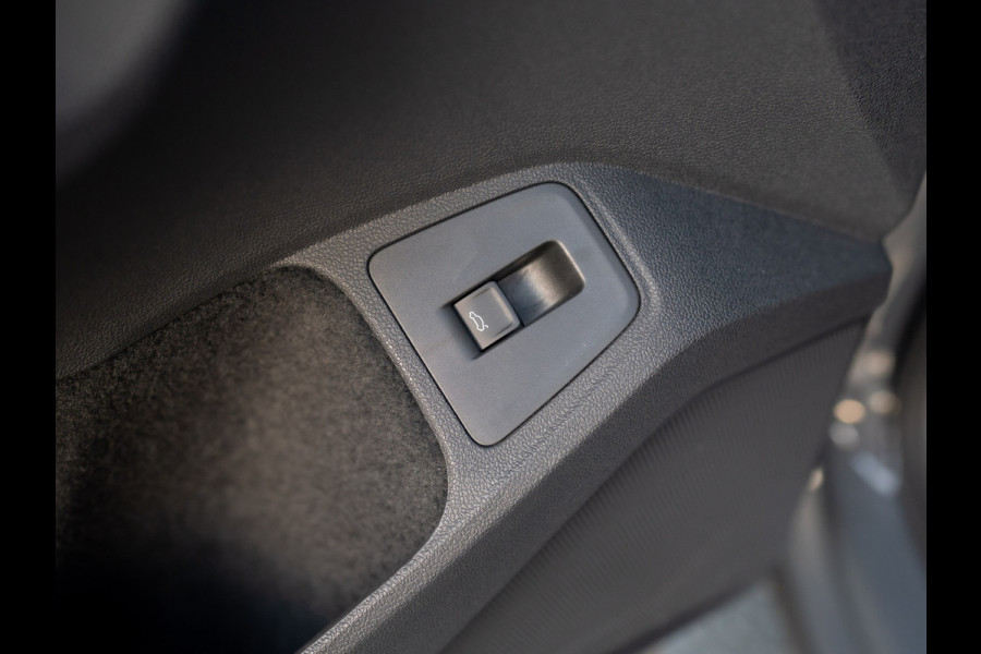 Volkswagen Tiguan 1.5 TSI R-Line Business+ | Side Assist | Keyless | 20'' | Camera | Elk. A-klep | IQ Light | Prijs Rijklaar!!