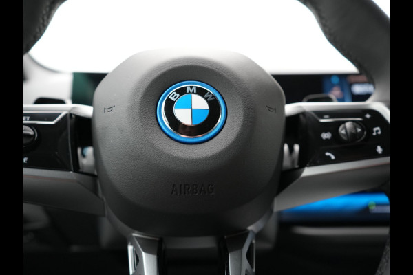 BMW X3 30e xDrive M Sport PRO Plug In Hybrid 299pk PHEV | Trekhaak af Fabriek | Adaptive Cruise | 21" L.M | | Lederen Sportstoelen Memory & Ventilatie | Head Up | 360 Camera | Harman Kardon |