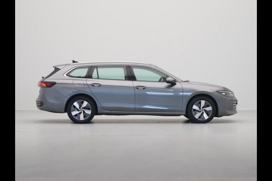 Volkswagen Passat Variant 1.5 eTSI 150pk Business Trekhaak Navigatie Camera Acc 112