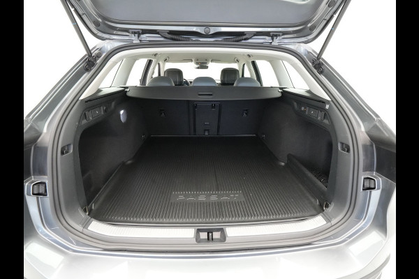 Volkswagen Passat Variant 1.5 eTSI 150pk Business Trekhaak Navigatie Camera Acc 112