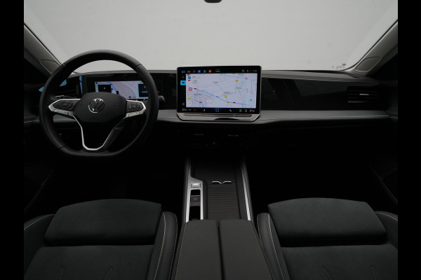 Volkswagen Passat Variant 1.5 eTSI 150pk Business Trekhaak Navigatie Camera Acc 112