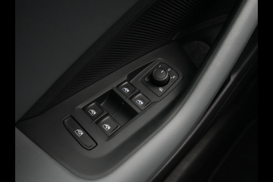 Volkswagen Passat Variant 1.5 eTSI 150pk Business Trekhaak Navigatie Camera Acc 112