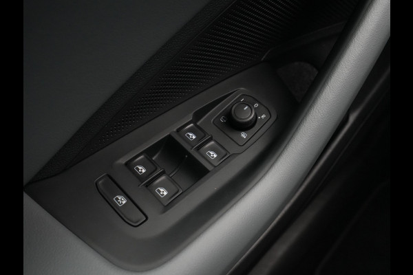 Volkswagen Passat Variant 1.5 eTSI 150pk Business Trekhaak Navigatie Camera Acc 112