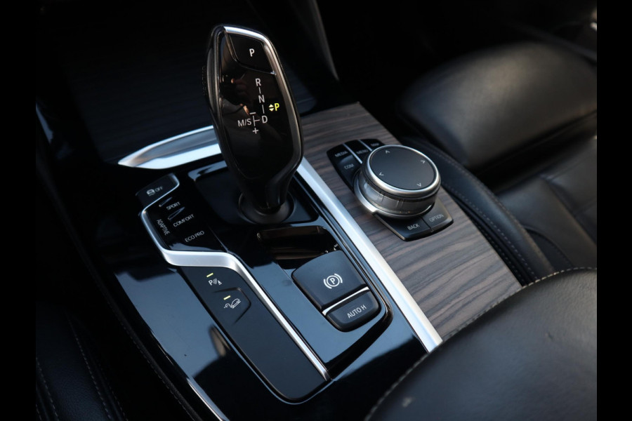 BMW X4 xDrive30i High Executive M Sport Pakket Automaat / Navigatie Professional / Panoramadak / Head-Up Display / Driving Assistant Plus / Innovation Pakket / Leder / M Sportremsysteem / Adaptief Onderstel / 20 Inch