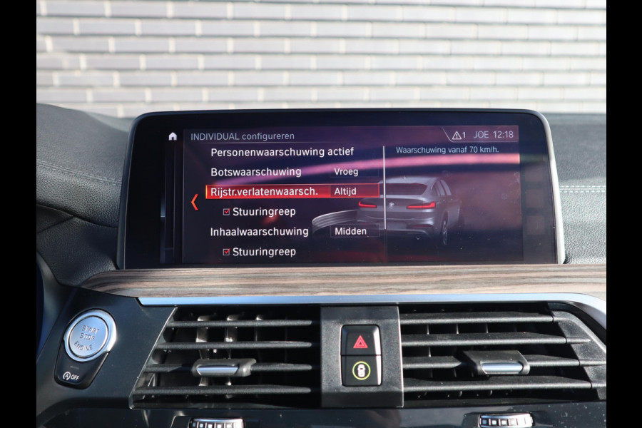 BMW X4 xDrive30i High Executive M Sport Pakket Automaat / Navigatie Professional / Panoramadak / Head-Up Display / Driving Assistant Plus / Innovation Pakket / Leder / M Sportremsysteem / Adaptief Onderstel / 20 Inch