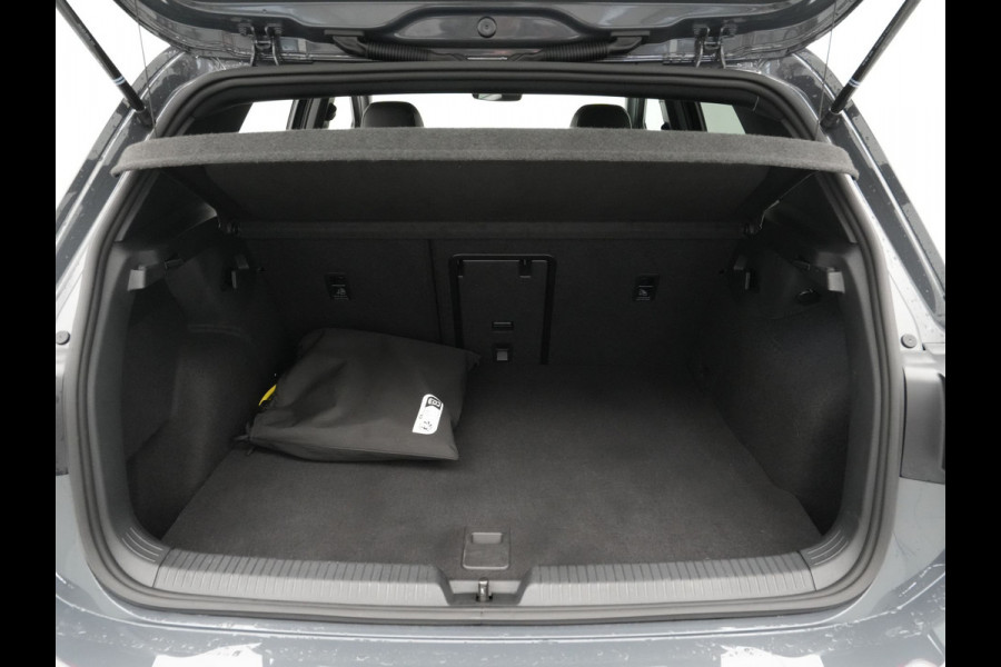 Volkswagen Golf 1.5 eHybrid 204pk 50 Edition Navigatie Camera Stoelverwarming Carplay Stoelmassage 143