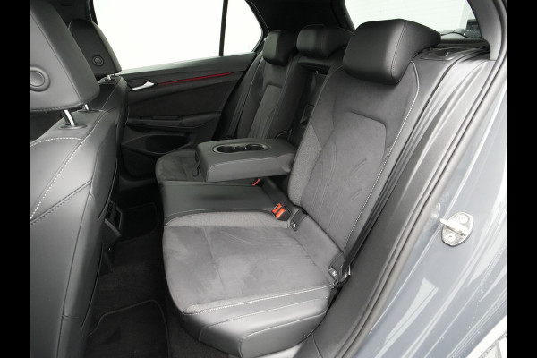 Volkswagen Golf 1.5 eHybrid 204pk 50 Edition Navigatie Camera Stoelverwarming Carplay Stoelmassage 143