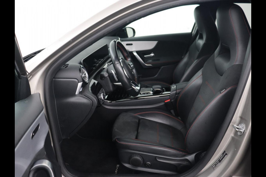Mercedes-Benz A-Klasse 250e AMG Limited | Trekhaak | Stoelverwarming | Camera | Sfeerverlichting | Navigatie | Widescreen | Park Assist | Full LED | Leder/Alcantara | Climate control | PHEV | Plug In