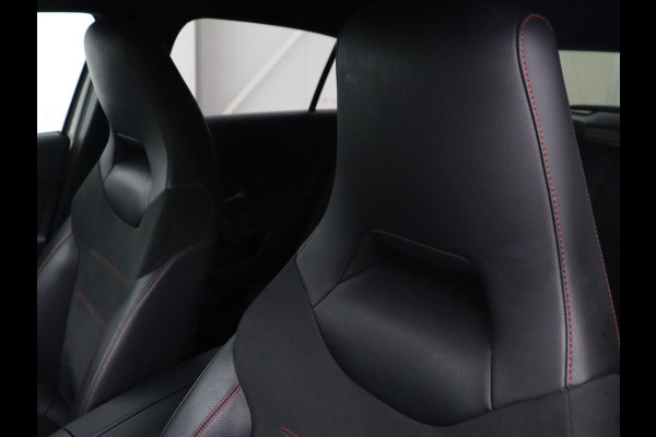 Mercedes-Benz A-Klasse 250e AMG Limited | Trekhaak | Stoelverwarming | Camera | Sfeerverlichting | Navigatie | Widescreen | Park Assist | Full LED | Leder/Alcantara | Climate control | PHEV | Plug In