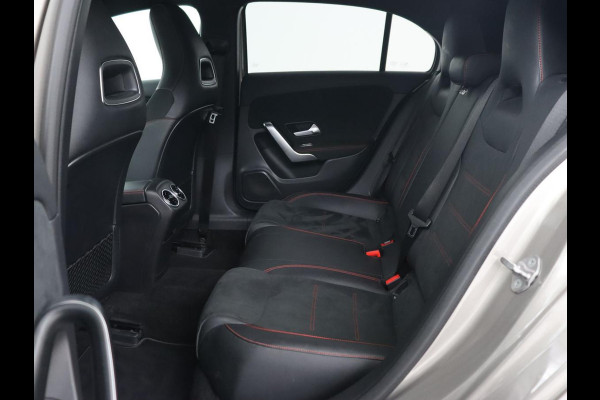 Mercedes-Benz A-Klasse 250e AMG Limited | Trekhaak | Stoelverwarming | Camera | Sfeerverlichting | Navigatie | Widescreen | Park Assist | Full LED | Leder/Alcantara | Climate control | PHEV | Plug In