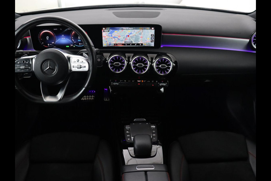 Mercedes-Benz A-Klasse 250e AMG Limited | Trekhaak | Stoelverwarming | Camera | Sfeerverlichting | Navigatie | Widescreen | Park Assist | Full LED | Leder/Alcantara | Climate control | PHEV | Plug In