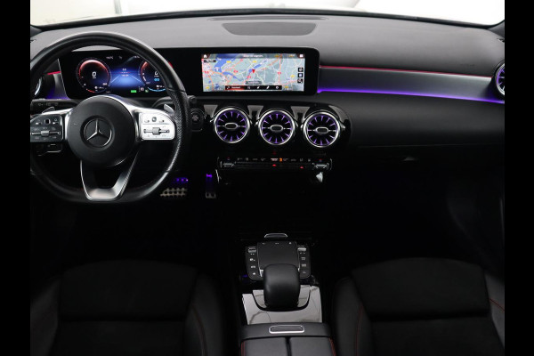 Mercedes-Benz A-Klasse 250e AMG Limited | Trekhaak | Stoelverwarming | Camera | Sfeerverlichting | Navigatie | Widescreen | Park Assist | Full LED | Leder/Alcantara | Climate control | PHEV | Plug In