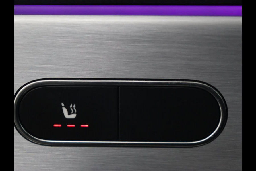 Mercedes-Benz A-Klasse 250e AMG Limited | Trekhaak | Stoelverwarming | Camera | Sfeerverlichting | Navigatie | Widescreen | Park Assist | Full LED | Leder/Alcantara | Climate control | PHEV | Plug In