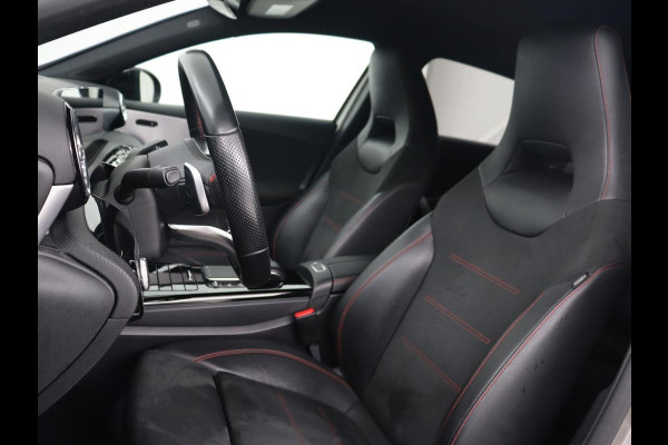 Mercedes-Benz A-Klasse 250e AMG Limited | Trekhaak | Stoelverwarming | Camera | Sfeerverlichting | Navigatie | Widescreen | Park Assist | Full LED | Leder/Alcantara | Climate control | PHEV | Plug In