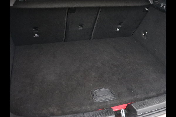 Mercedes-Benz A-Klasse 250e AMG Limited | Trekhaak | Stoelverwarming | Camera | Sfeerverlichting | Navigatie | Widescreen | Park Assist | Full LED | Leder/Alcantara | Climate control | PHEV | Plug In