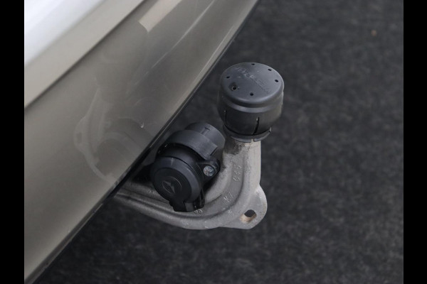 Mercedes-Benz A-Klasse 250e AMG Limited | Trekhaak | Stoelverwarming | Camera | Sfeerverlichting | Navigatie | Widescreen | Park Assist | Full LED | Leder/Alcantara | Climate control | PHEV | Plug In