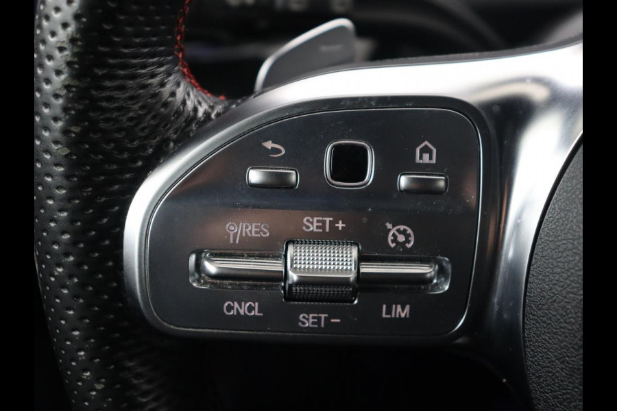Mercedes-Benz A-Klasse 250e AMG Limited | Trekhaak | Stoelverwarming | Camera | Sfeerverlichting | Navigatie | Widescreen | Park Assist | Full LED | Leder/Alcantara | Climate control | PHEV | Plug In