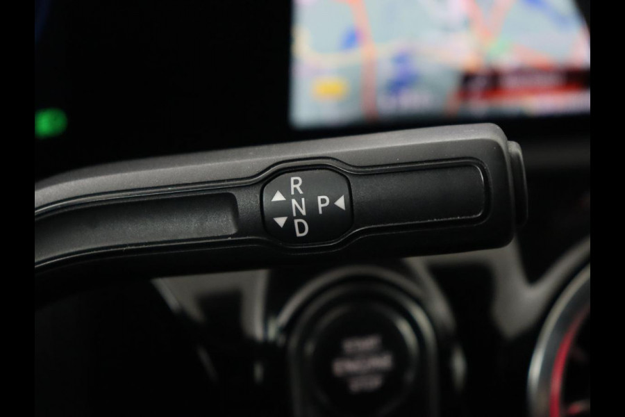 Mercedes-Benz A-Klasse 250e AMG Limited | Trekhaak | Stoelverwarming | Camera | Sfeerverlichting | Navigatie | Widescreen | Park Assist | Full LED | Leder/Alcantara | Climate control | PHEV | Plug In