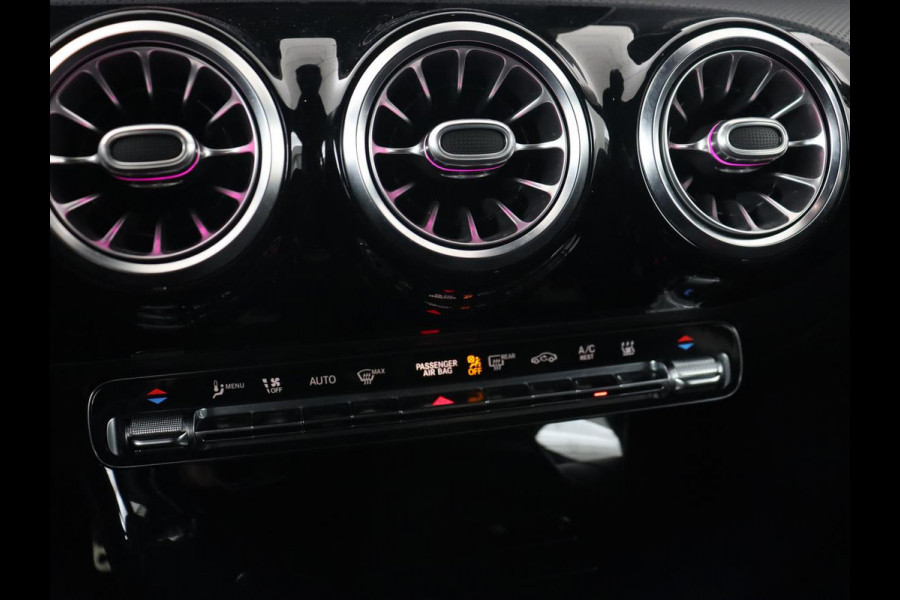Mercedes-Benz A-Klasse 250e AMG Limited | Trekhaak | Stoelverwarming | Camera | Sfeerverlichting | Navigatie | Widescreen | Park Assist | Full LED | Leder/Alcantara | Climate control | PHEV | Plug In