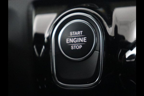 Mercedes-Benz A-Klasse 250e AMG Limited | Trekhaak | Stoelverwarming | Camera | Sfeerverlichting | Navigatie | Widescreen | Park Assist | Full LED | Leder/Alcantara | Climate control | PHEV | Plug In