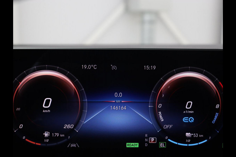 Mercedes-Benz A-Klasse 250e AMG Limited | Trekhaak | Stoelverwarming | Camera | Sfeerverlichting | Navigatie | Widescreen | Park Assist | Full LED | Leder/Alcantara | Climate control | PHEV | Plug In