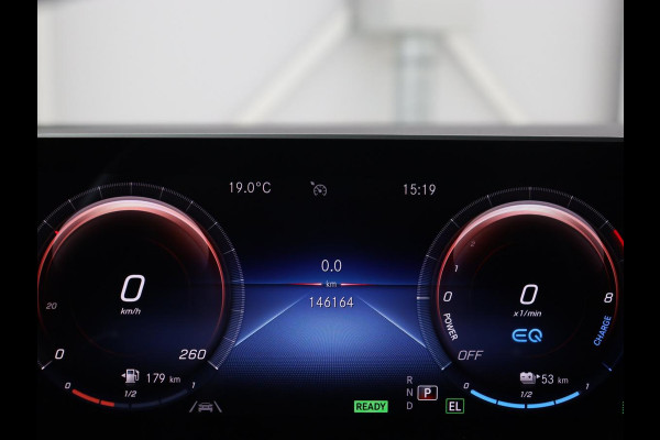 Mercedes-Benz A-Klasse 250e AMG Limited | Trekhaak | Stoelverwarming | Camera | Sfeerverlichting | Navigatie | Widescreen | Park Assist | Full LED | Leder/Alcantara | Climate control | PHEV | Plug In
