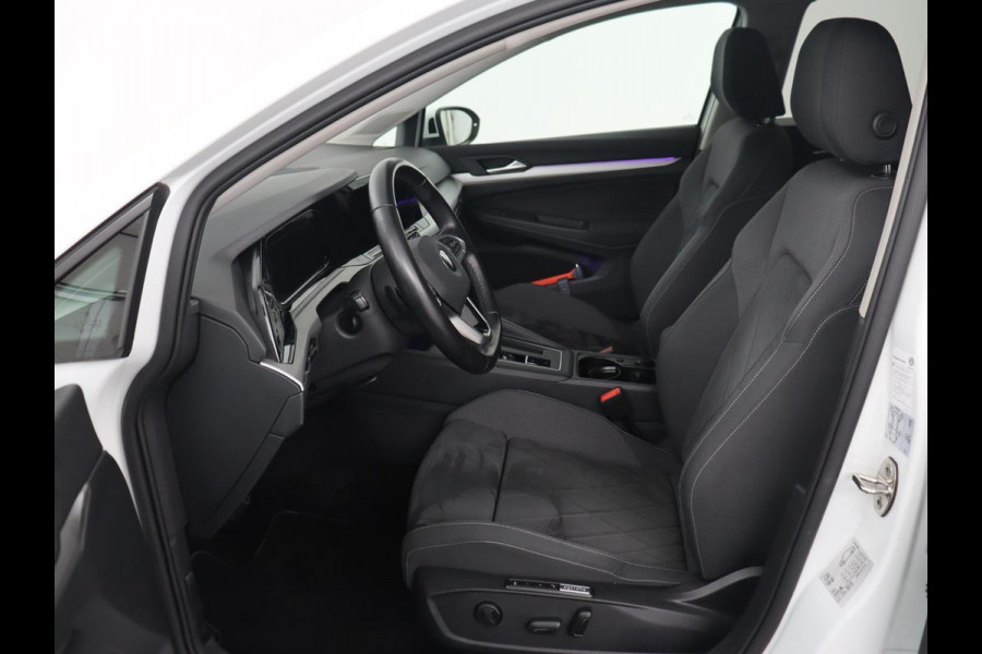 Volkswagen Golf 1.0 eTSI Life Business | Panoramadak | Matrix LED | Camera | Stoelverwarming | Massage | Carplay | Adaptive cruise | Park Assist | Sfeerverlichting | Navigatie | Side Assist | Stuurverwarming