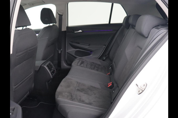 Volkswagen Golf 1.0 eTSI Life Business | Panoramadak | Matrix LED | Camera | Stoelverwarming | Massage | Carplay | Adaptive cruise | Park Assist | Sfeerverlichting | Navigatie | Side Assist | Stuurverwarming