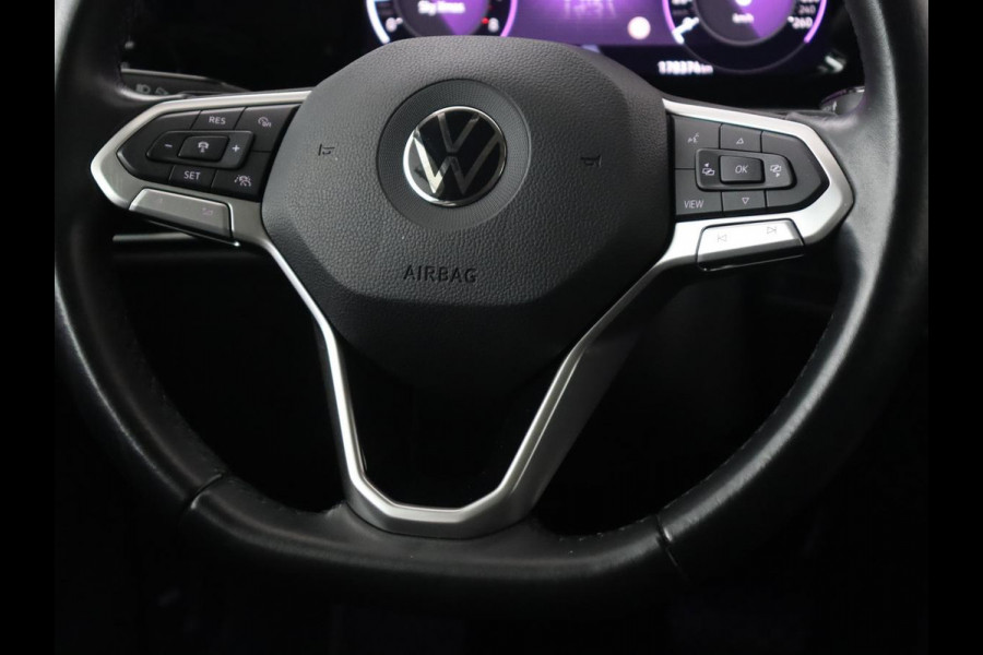 Volkswagen Golf 1.0 eTSI Life Business | Panoramadak | Matrix LED | Camera | Stoelverwarming | Massage | Carplay | Adaptive cruise | Park Assist | Sfeerverlichting | Navigatie | Side Assist | Stuurverwarming
