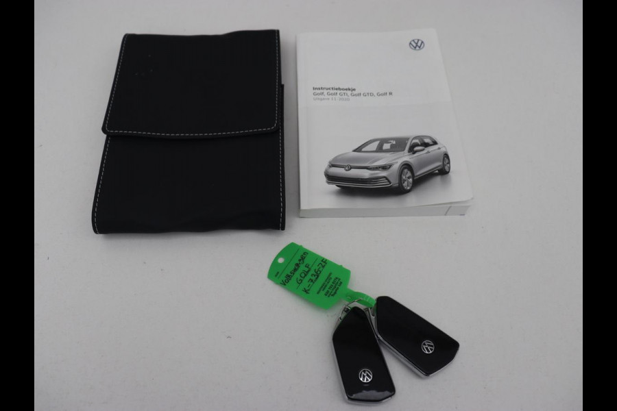 Volkswagen Golf 1.0 eTSI Life Business | Panoramadak | Matrix LED | Camera | Stoelverwarming | Massage | Carplay | Adaptive cruise | Park Assist | Sfeerverlichting | Navigatie | Side Assist | Stuurverwarming