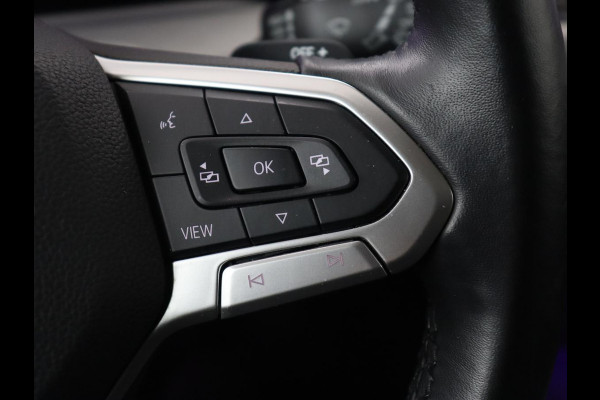 Volkswagen Golf 1.0 eTSI Life Business | Panoramadak | Matrix LED | Camera | Stoelverwarming | Massage | Carplay | Adaptive cruise | Park Assist | Sfeerverlichting | Navigatie | Side Assist | Stuurverwarming
