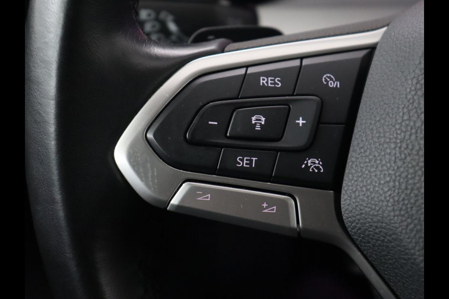 Volkswagen Golf 1.0 eTSI Life Business | Panoramadak | Matrix LED | Camera | Stoelverwarming | Massage | Carplay | Adaptive cruise | Park Assist | Sfeerverlichting | Navigatie | Side Assist | Stuurverwarming
