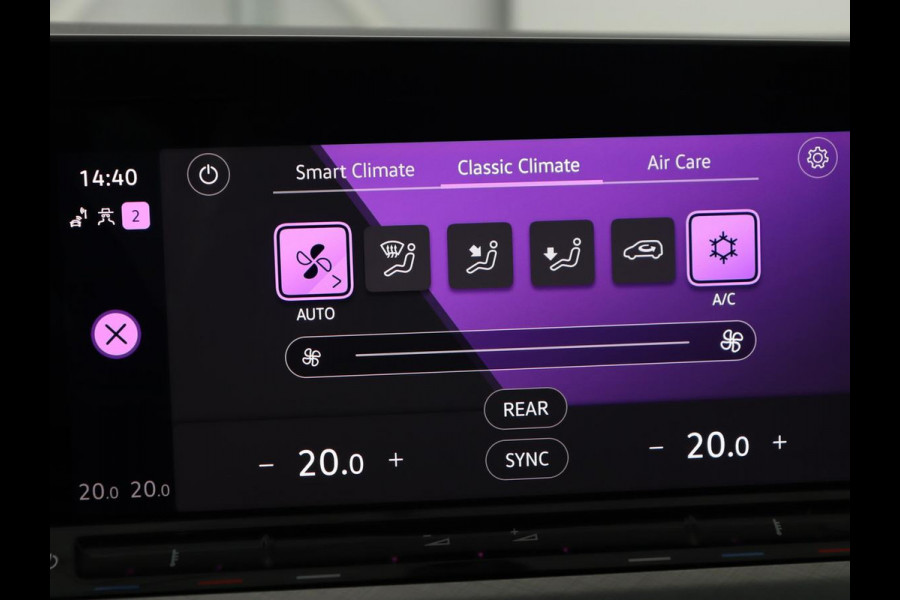 Volkswagen Golf 1.0 eTSI Life Business | Panoramadak | Matrix LED | Camera | Stoelverwarming | Massage | Carplay | Adaptive cruise | Park Assist | Sfeerverlichting | Navigatie | Side Assist | Stuurverwarming