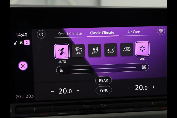 Volkswagen Golf 1.0 eTSI Life Business | Panoramadak | Matrix LED | Camera | Stoelverwarming | Massage | Carplay | Adaptive cruise | Park Assist | Sfeerverlichting | Navigatie | Side Assist | Stuurverwarming