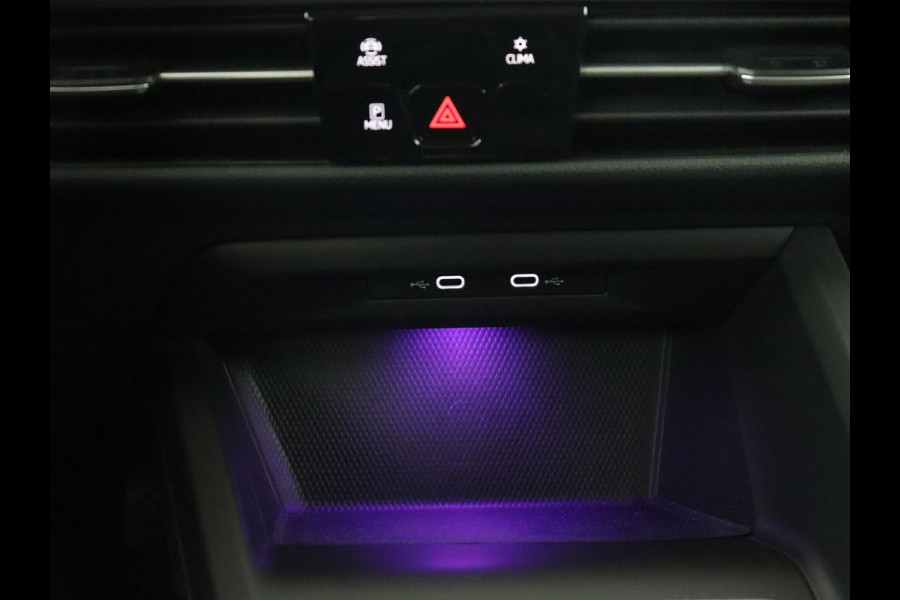Volkswagen Golf 1.0 eTSI Life Business | Panoramadak | Matrix LED | Camera | Stoelverwarming | Massage | Carplay | Adaptive cruise | Park Assist | Sfeerverlichting | Navigatie | Side Assist | Stuurverwarming
