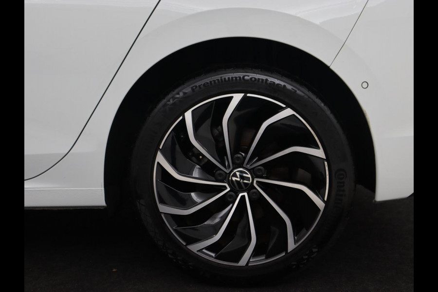 Volkswagen Golf 1.0 eTSI Life Business | Panoramadak | Matrix LED | Camera | Stoelverwarming | Massage | Carplay | Adaptive cruise | Park Assist | Sfeerverlichting | Navigatie | Side Assist | Stuurverwarming