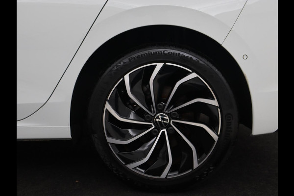 Volkswagen Golf 1.0 eTSI Life Business | Panoramadak | Matrix LED | Camera | Stoelverwarming | Massage | Carplay | Adaptive cruise | Park Assist | Sfeerverlichting | Navigatie | Side Assist | Stuurverwarming