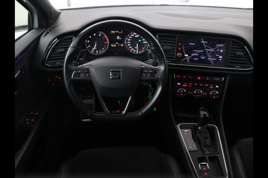Seat Leon 2.0 TSI Cupra 300 | Panoramadak | Stoelverwarming | Carplay | Camera | Leder/Alcanatara | Full LED | Sfeerverlichting | 19'' | Navigatie | Climate control | Parkeerhulp | Cruise control