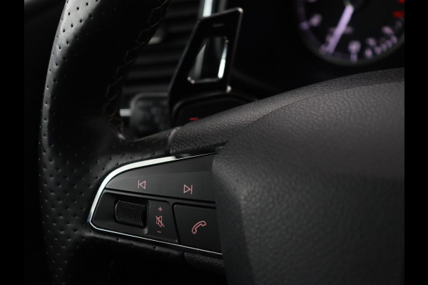 Seat Leon 2.0 TSI Cupra 300 | Panoramadak | Stoelverwarming | Carplay | Camera | Leder/Alcanatara | Full LED | Sfeerverlichting | 19'' | Navigatie | Climate control | Parkeerhulp | Cruise control
