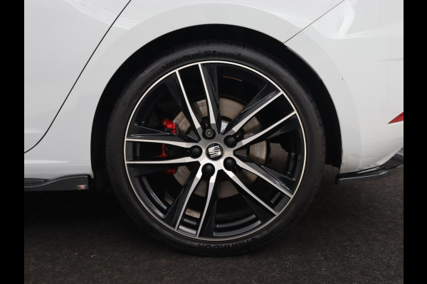 Seat Leon 2.0 TSI Cupra 300 | Panoramadak | Stoelverwarming | Carplay | Camera | Leder/Alcanatara | Full LED | Sfeerverlichting | 19'' | Navigatie | Climate control | Parkeerhulp | Cruise control